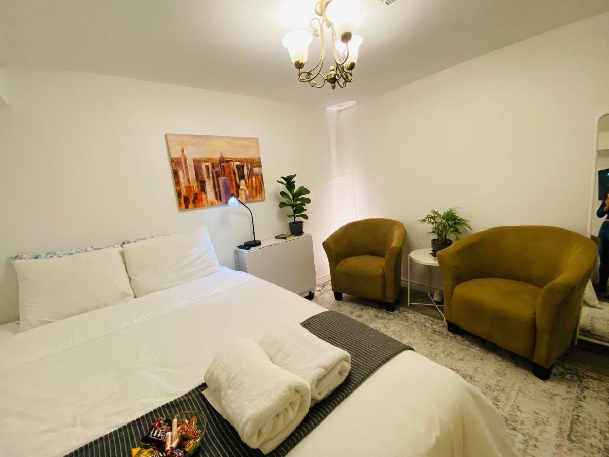 Toronto Bed & Breakfast - Free Parking Buitenkant foto