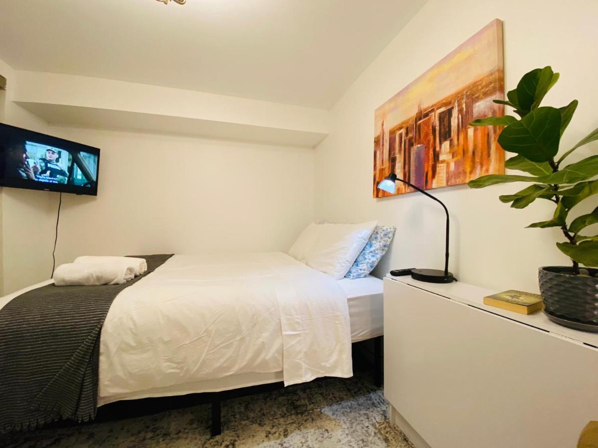 Toronto Bed & Breakfast - Free Parking Buitenkant foto