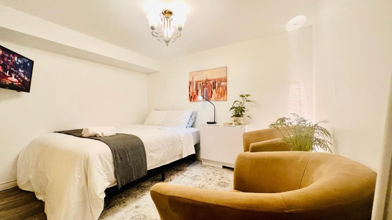 Toronto Bed & Breakfast - Free Parking Buitenkant foto