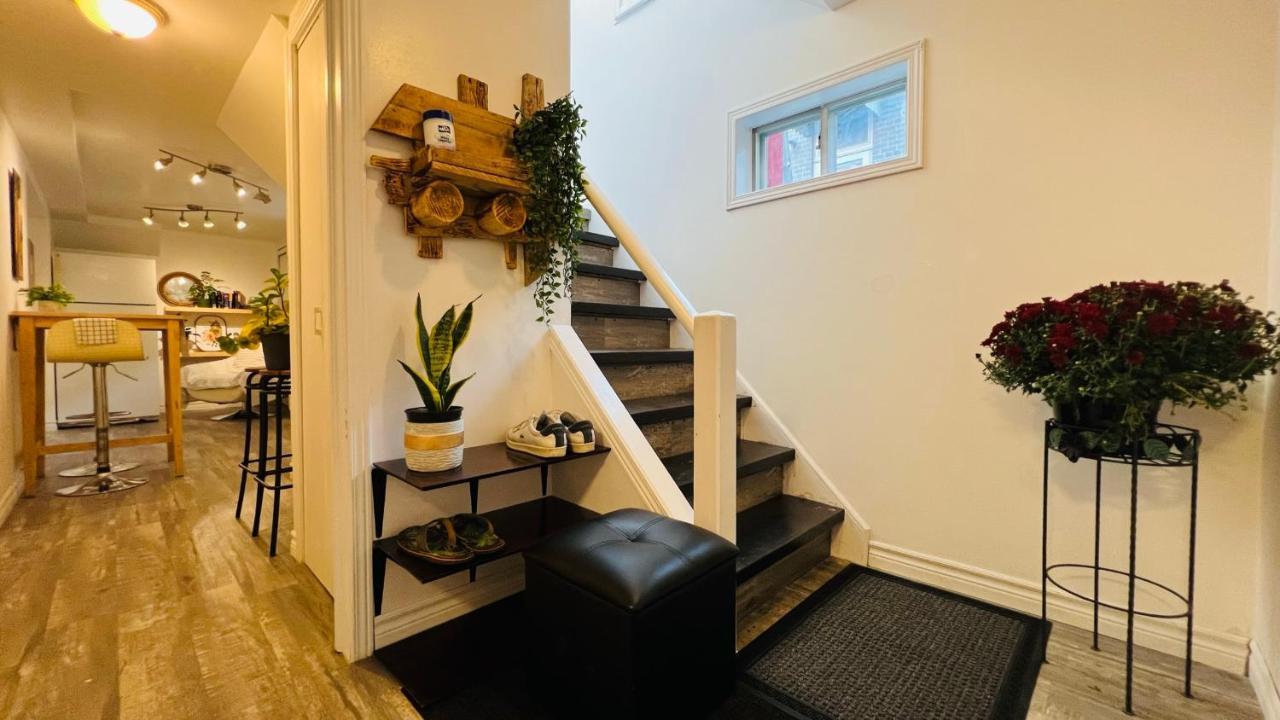 Toronto Bed & Breakfast - Free Parking Buitenkant foto