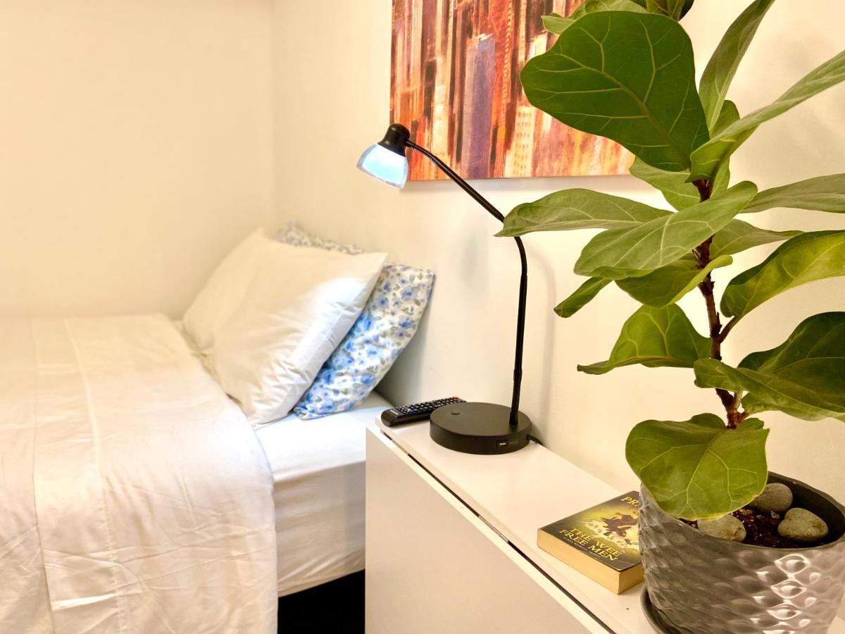 Toronto Bed & Breakfast - Free Parking Buitenkant foto