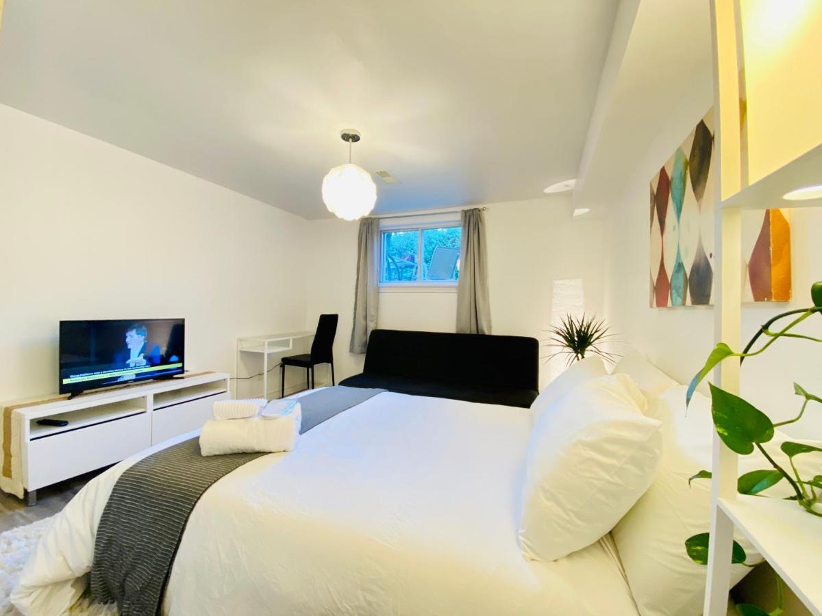 Toronto Bed & Breakfast - Free Parking Buitenkant foto
