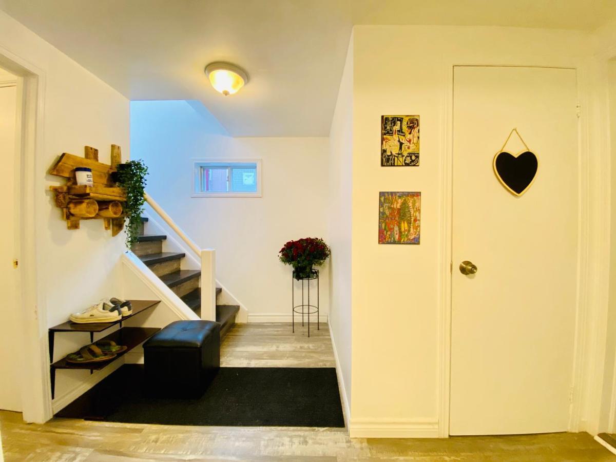 Toronto Bed & Breakfast - Free Parking Buitenkant foto