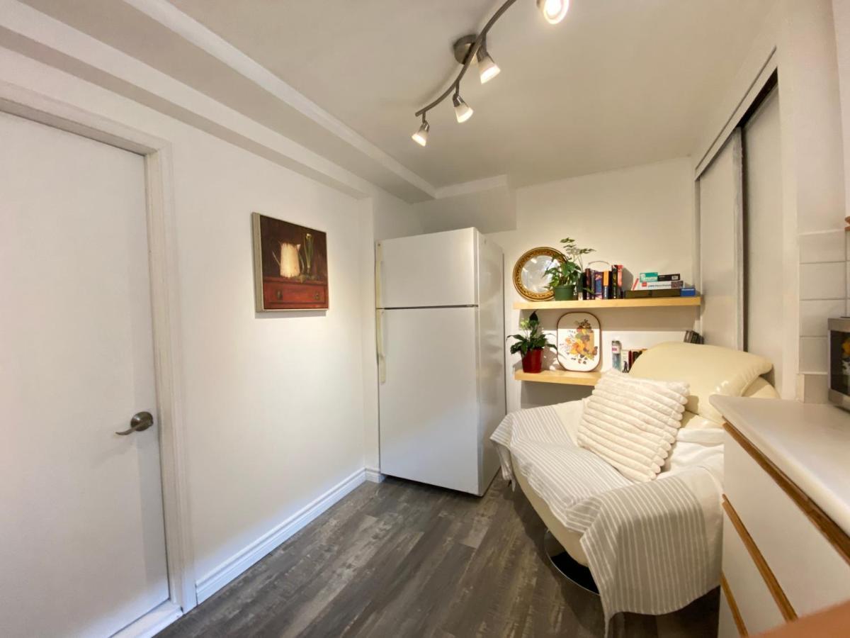 Toronto Bed & Breakfast - Free Parking Buitenkant foto