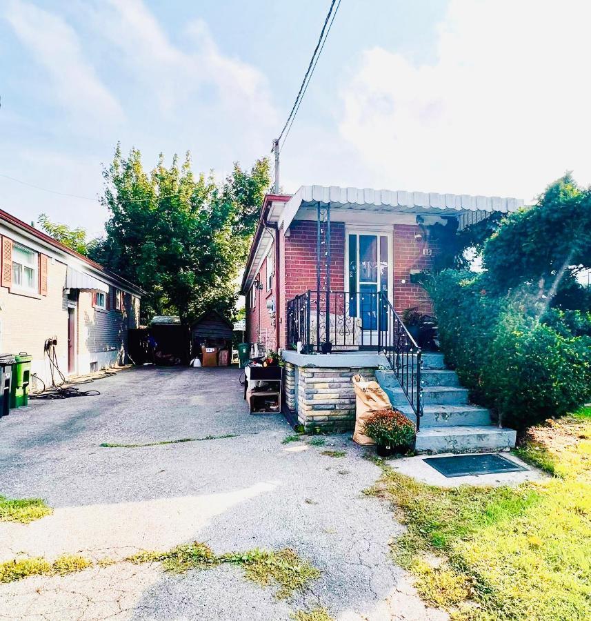 Toronto Bed & Breakfast - Free Parking Buitenkant foto