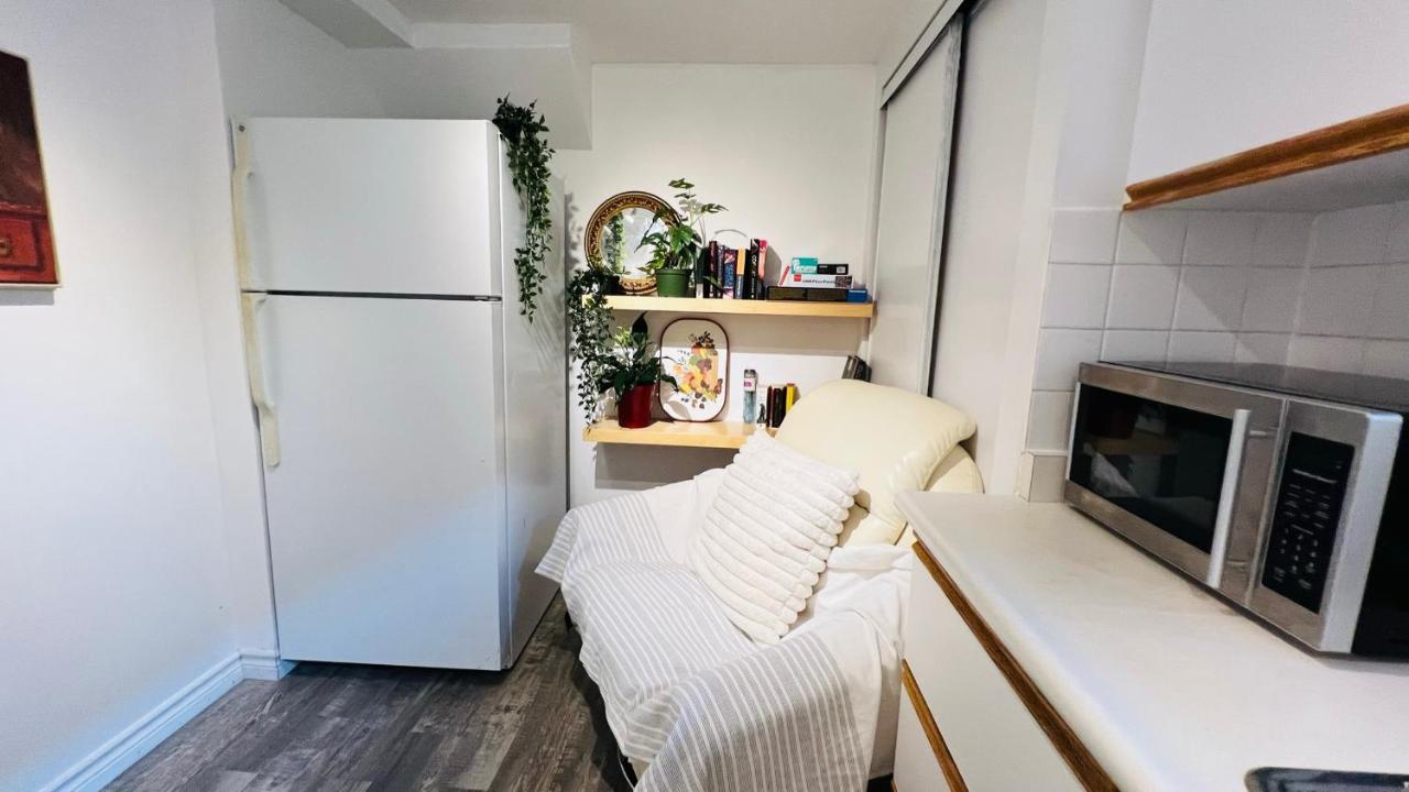 Toronto Bed & Breakfast - Free Parking Buitenkant foto