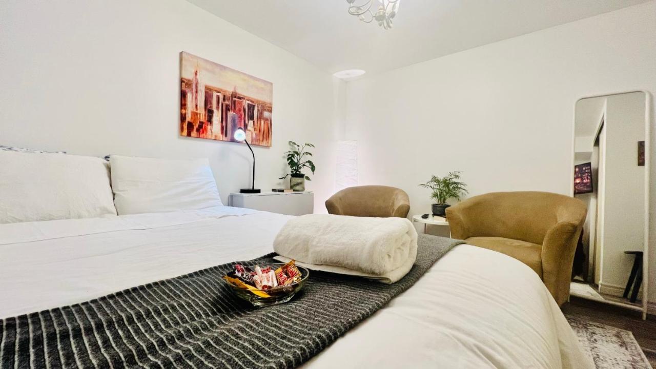 Toronto Bed & Breakfast - Free Parking Buitenkant foto