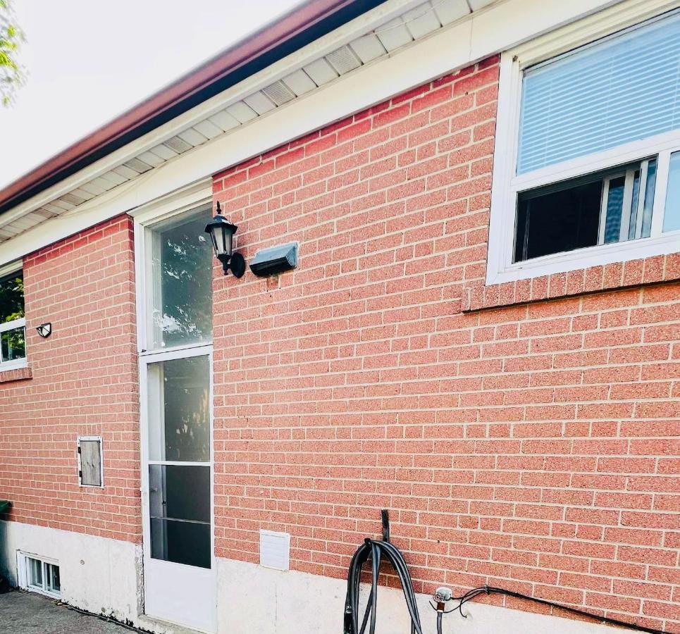 Toronto Bed & Breakfast - Free Parking Buitenkant foto