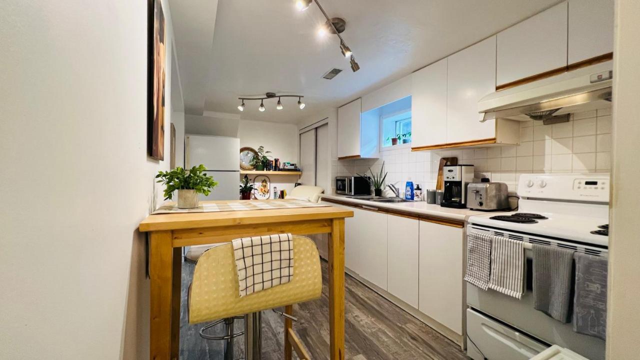 Toronto Bed & Breakfast - Free Parking Buitenkant foto