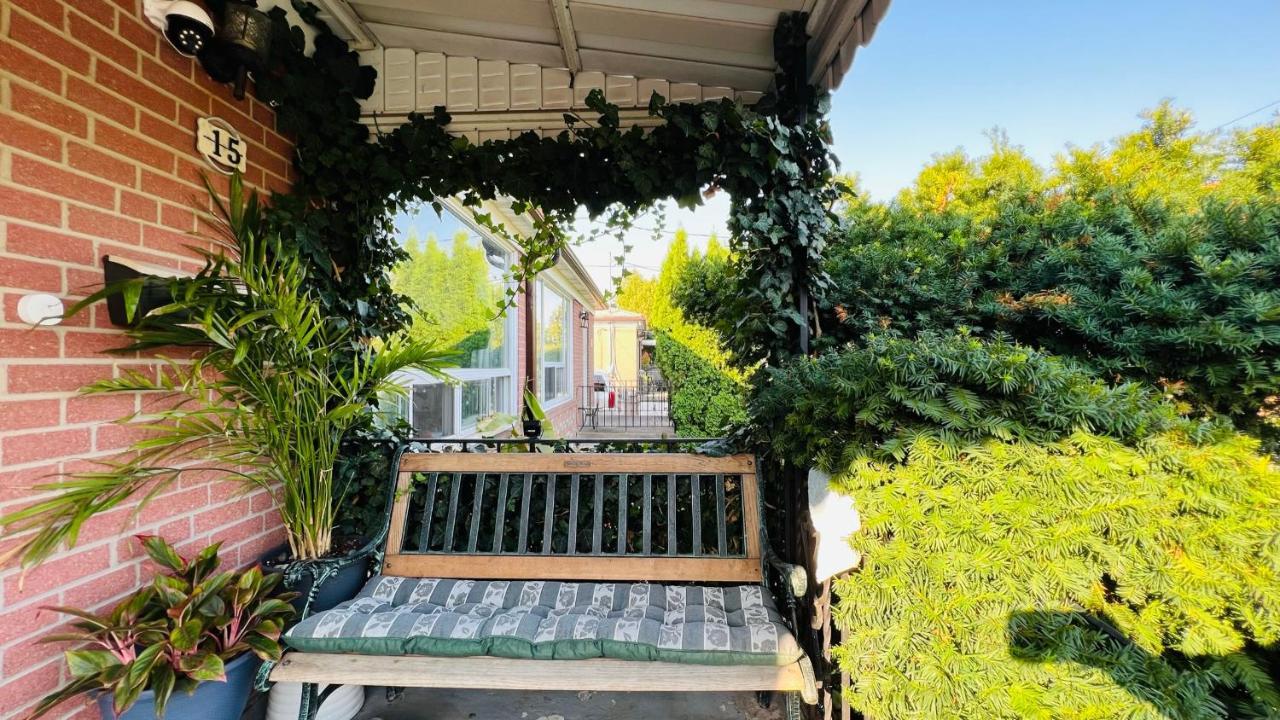 Toronto Bed & Breakfast - Free Parking Buitenkant foto
