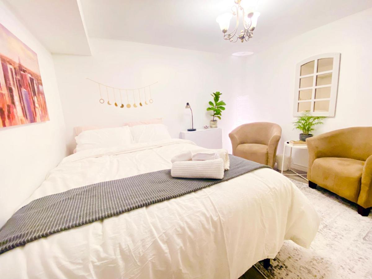 Toronto Bed & Breakfast - Free Parking Buitenkant foto