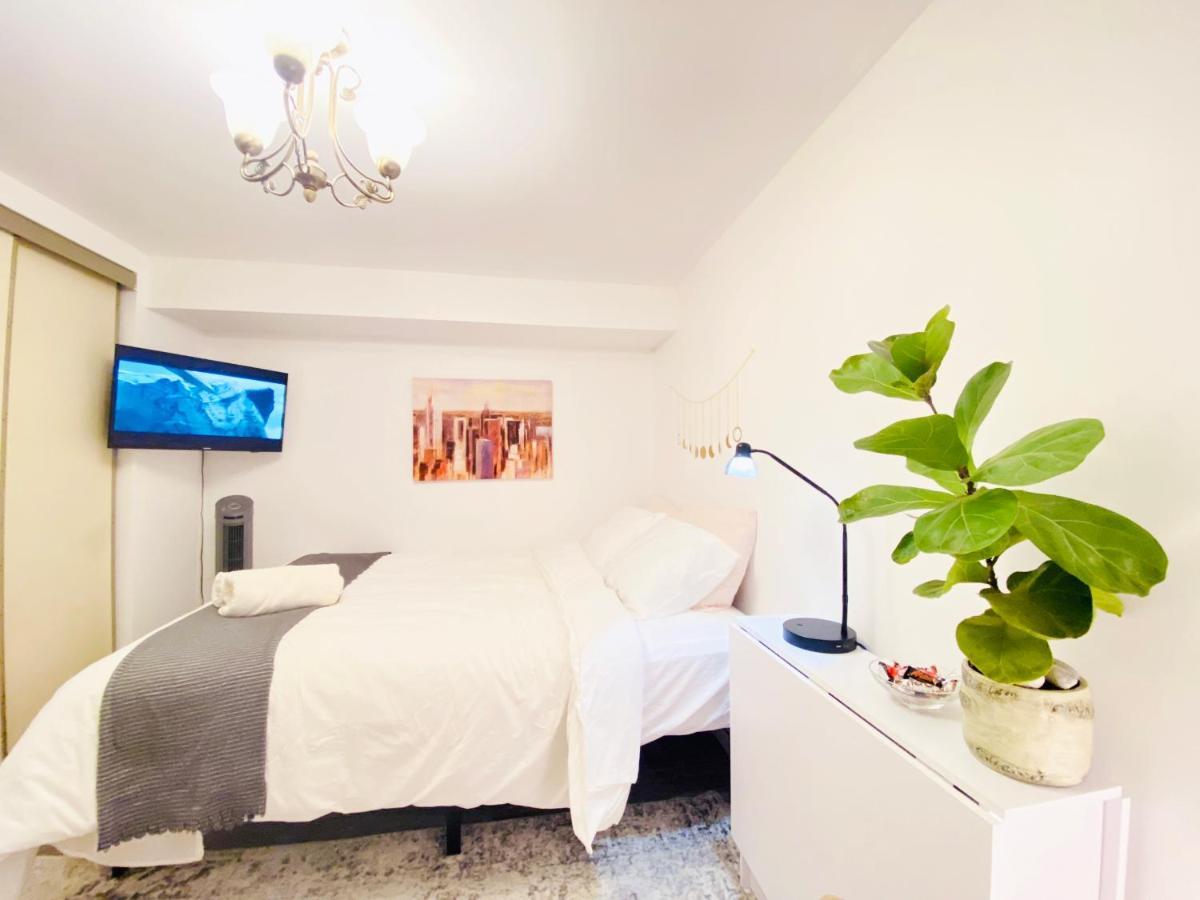 Toronto Bed & Breakfast - Free Parking Buitenkant foto