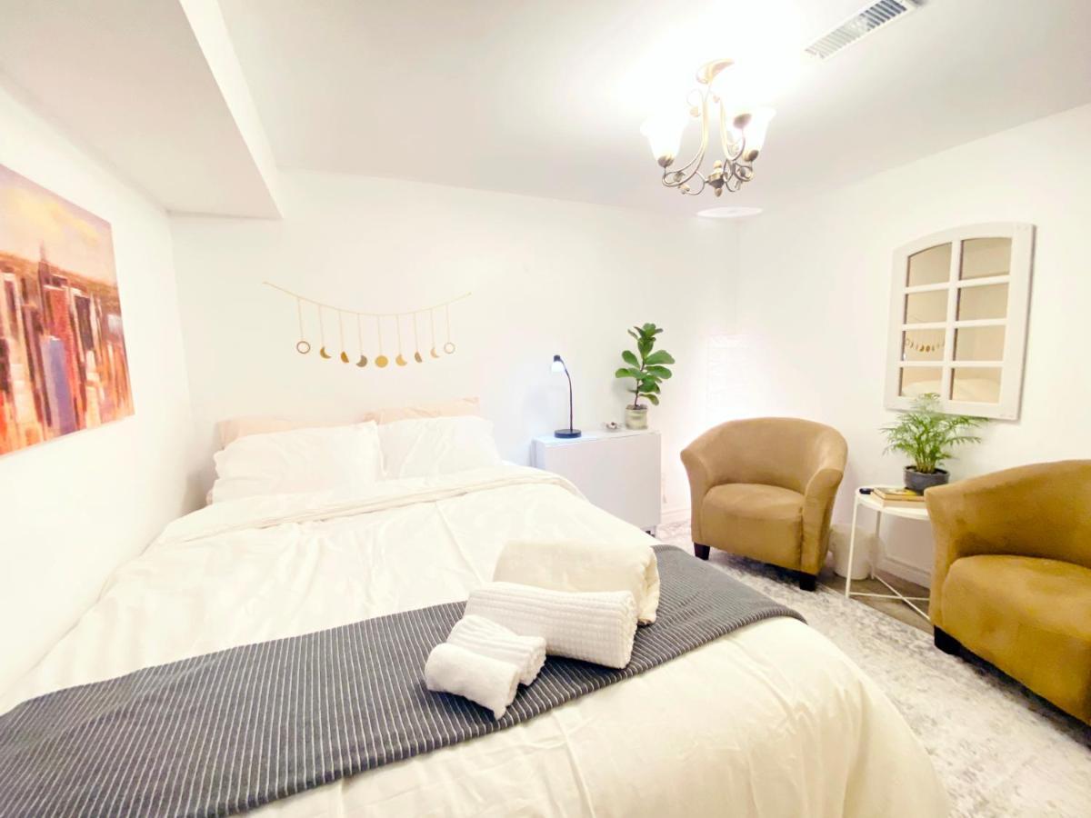 Toronto Bed & Breakfast - Free Parking Buitenkant foto