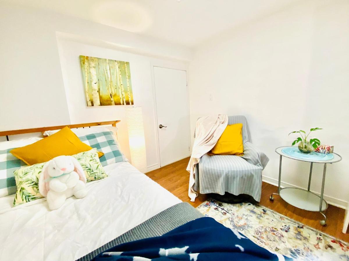 Toronto Bed & Breakfast - Free Parking Buitenkant foto