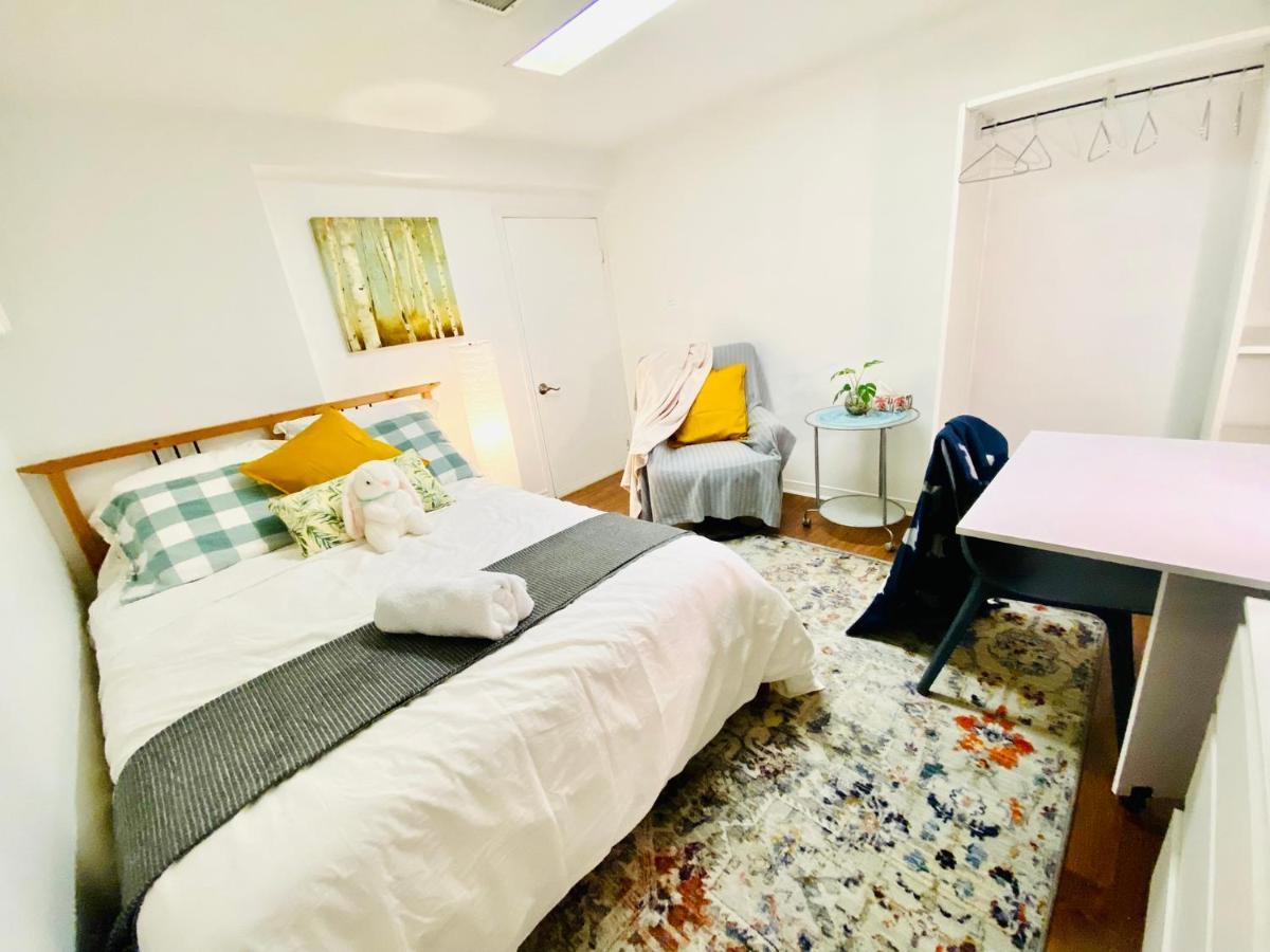 Toronto Bed & Breakfast - Free Parking Buitenkant foto